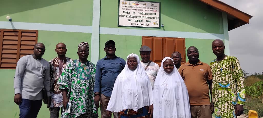 🔎 Visite de terrain et échanges techniques à Adja-Ouèrè

Le Réseau Cerdi-Alumni du Bénin a effectué, le samedi 13 décembre 2025, une visite à la Coopérative Élite du Bénin, située dans la commune… | CERDI ALUMNI BENIN