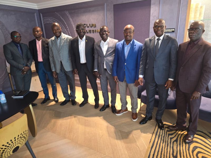 𝗥𝗲𝗻𝗰𝗼𝗻𝘁𝗿𝗲 𝘀𝘁𝗿𝗮𝘁𝗲́𝗴𝗶𝗾𝘂𝗲 𝗲𝗻𝘁𝗿𝗲 𝗹𝗲 𝗥𝗲́𝘀𝗲𝗮𝘂 𝗖𝗘𝗥𝗗𝗜 𝗔𝗹𝘂𝗺𝗻𝗶 𝗱𝘂 𝗕𝗲́𝗻𝗶𝗻 𝗲𝘁 𝗹𝗲 𝗣𝗿𝗲́𝘀𝗶𝗱𝗲𝗻𝘁 𝗱𝗲 𝗹𝗮 𝗖𝗼𝗺𝗺𝗶𝘀𝘀𝗶𝗼𝗻 𝗱𝗲 𝗹’𝗨𝗘𝗠𝗢𝗔

Ce… | CERDI ALUMNI BENIN